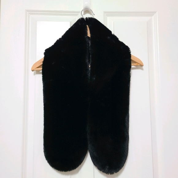 Luxe Faux Fur Wrap - Picture 1 of 6